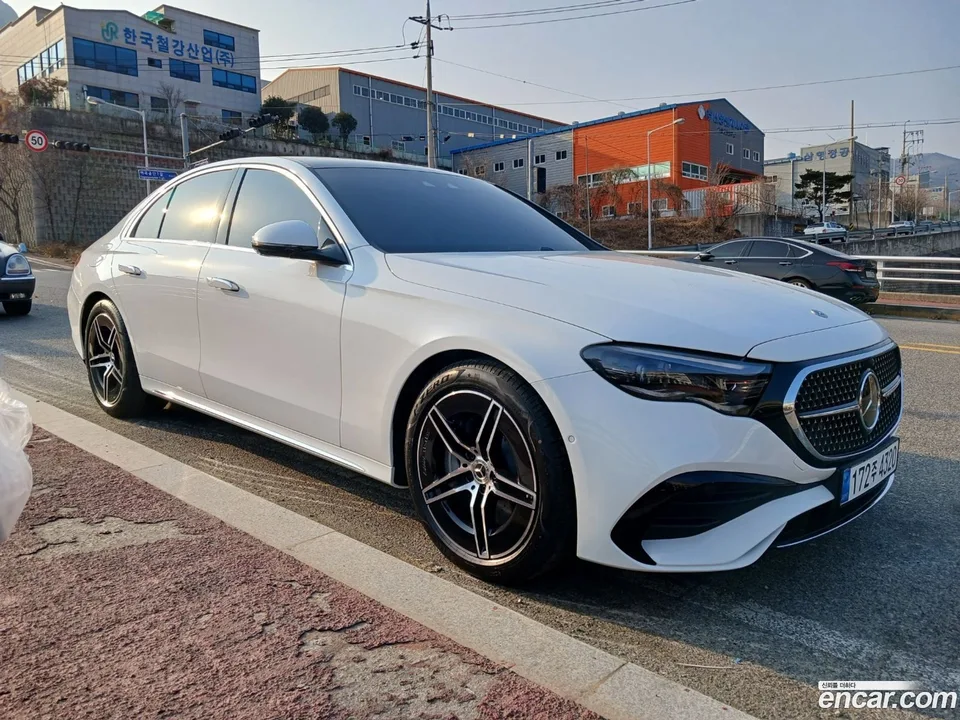 Mercedes-Benz E-Class E300 4MATIC AMG Line 2025 — миниатюра 3