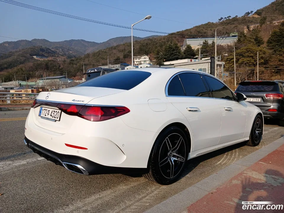 Mercedes-Benz E-Class E300 4MATIC AMG Line 2025 — миниатюра 5