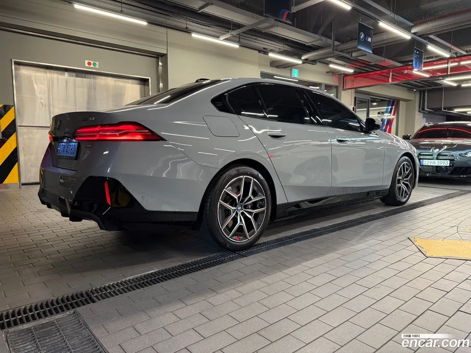 BMW i5 eDrive 40 M 2025 — миниатюра 2