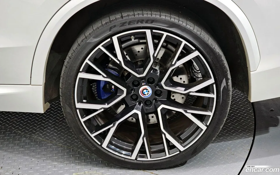 BMW X5M 4.4 2023 — миниатюра 2