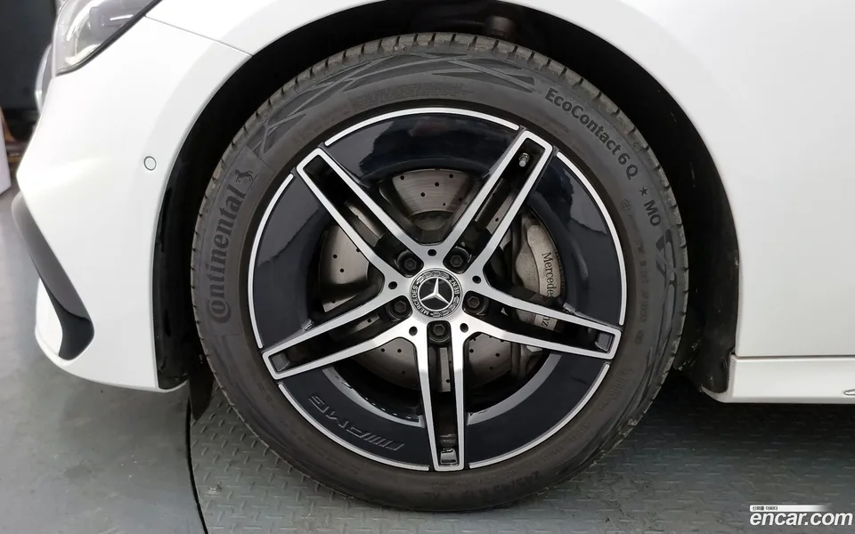 Mercedes-Benz E-Class E300 4MATIC AMG Line 2024 — миниатюра 2