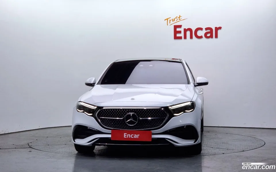 Mercedes-Benz E-Class E300 4MATIC AMG Line 2024 — миниатюра 3