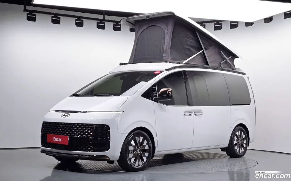 Hyundai Staria 4WD 2022 — фото 1, купить с доставкой в Москву