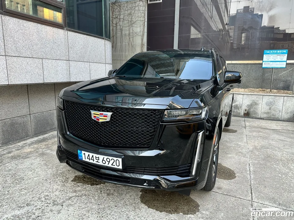 Cadillac Escalade 6.2 ESV 2023 — миниатюра 3