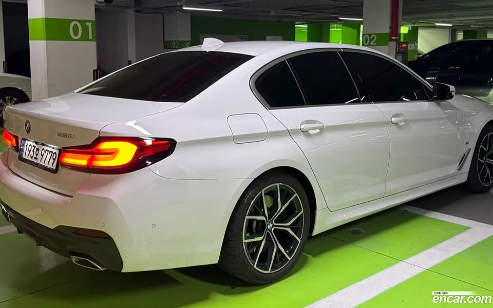 BMW 5 Series 530i M 2023 — миниатюра 2