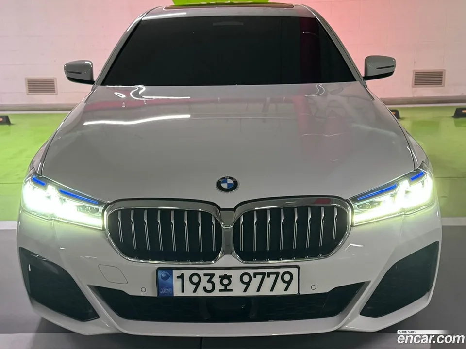BMW 5 Series 530i M 2023 — фото 1, купить с доставкой в Москву