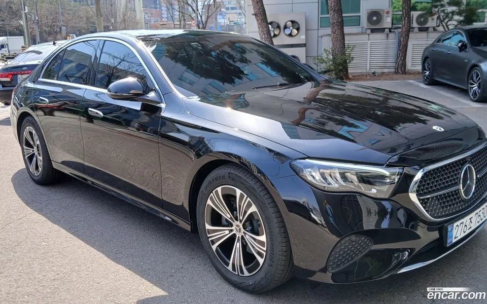 Mercedes-Benz E-Class E200 2025 — миниатюра 3