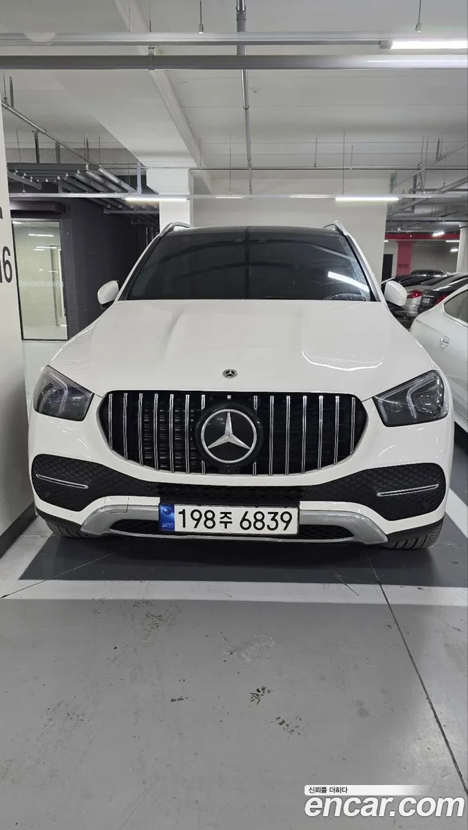 Mercedes-Benz GLE-Class GLE300d 4MATIC 2023 — фото 1, купить с доставкой в Москву