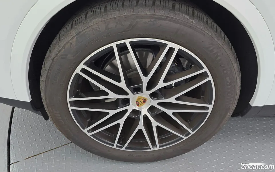 Porsche Cayenne 3.0 2024 — миниатюра 2