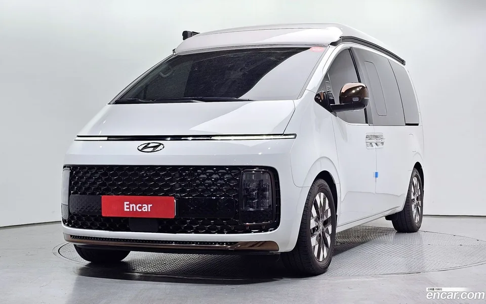 Hyundai Staria 4WD 2022 — фото 1, купить с доставкой в Москву