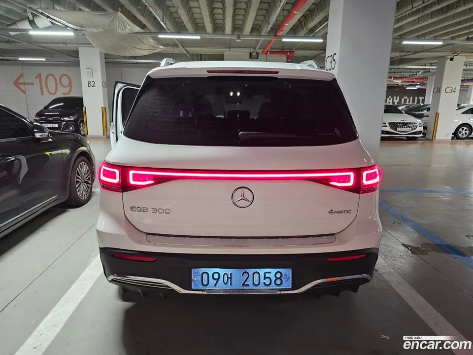 Mercedes-Benz EQB EQB300 4MATIC AMG 2023 — миниатюра 4