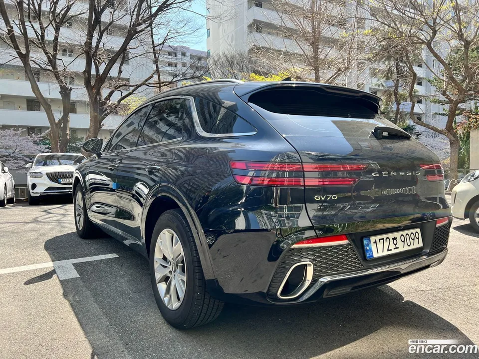 Genesis GV70 2.5T 2WD 2022 — миниатюра 4