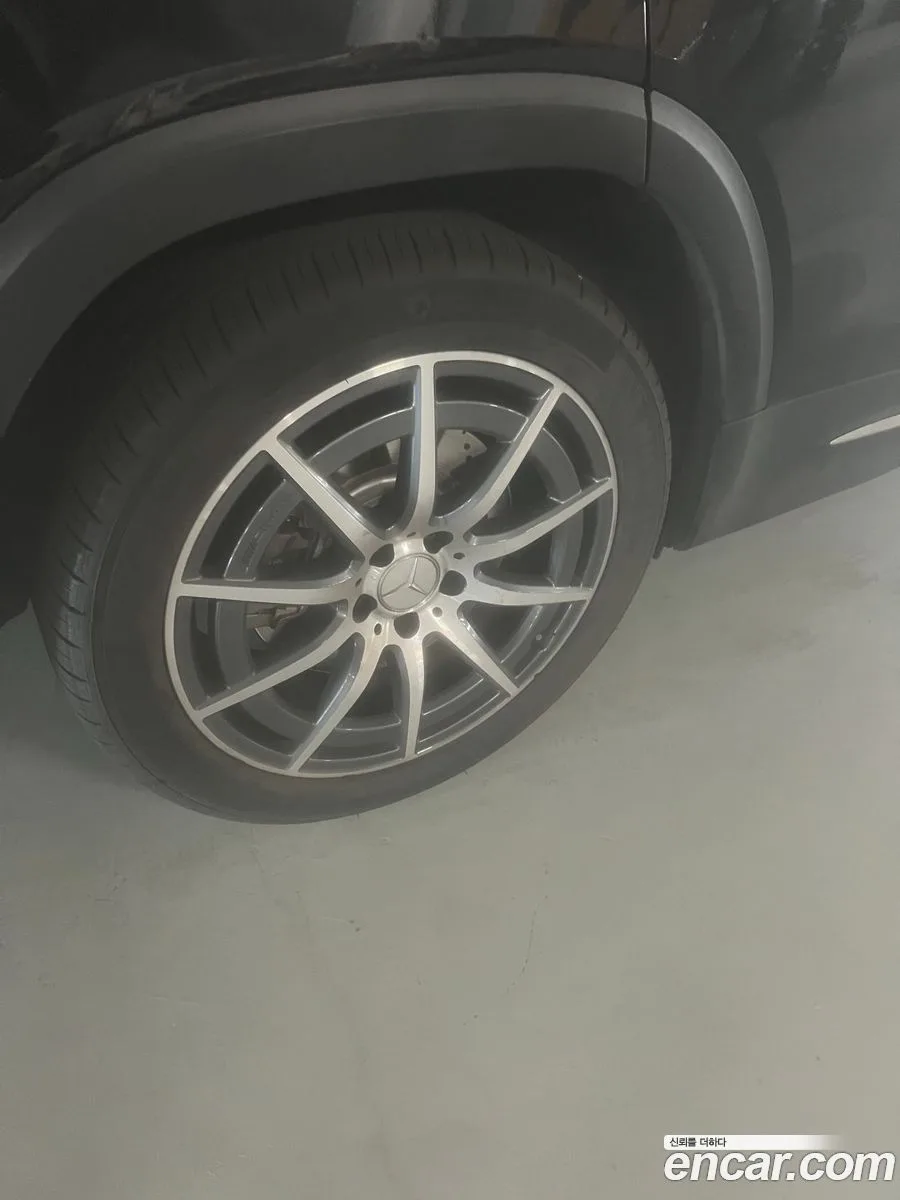 Mercedes-Benz GLB-Class AMG GLB35 4MATIC 2022 — миниатюра 3