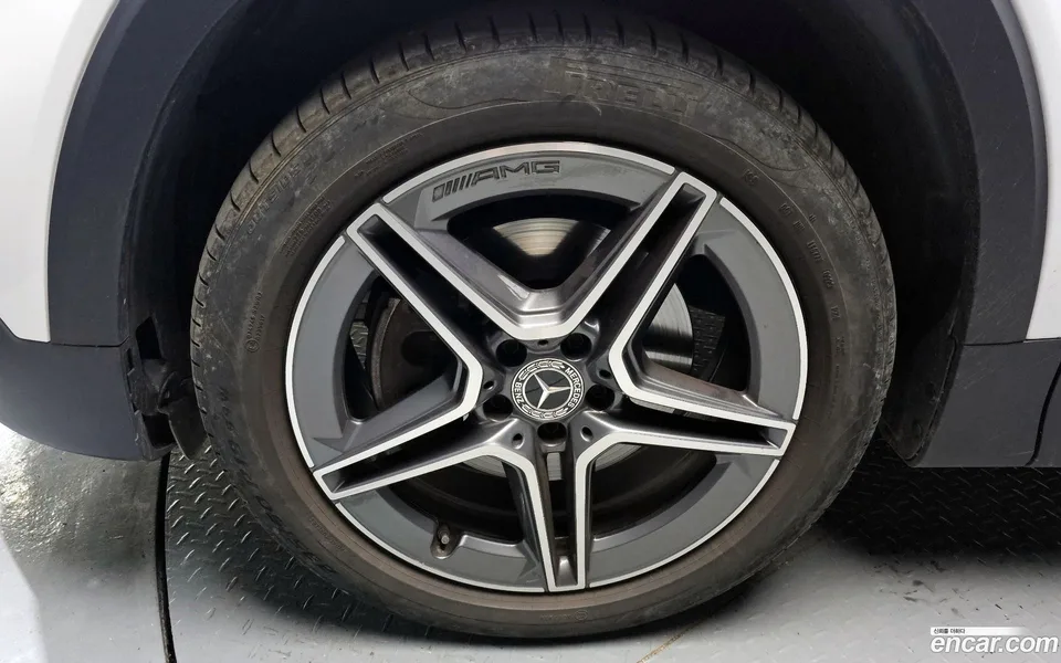 Mercedes-Benz GLB-Class GLB250 4MATIC 2023 — thumbnail 2