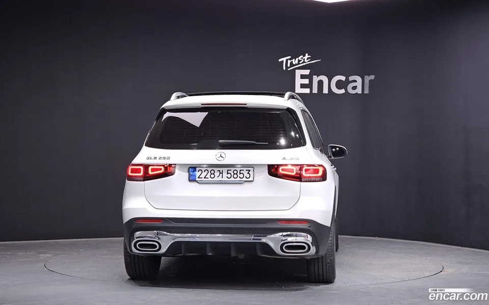 Mercedes-Benz GLB-Class GLB250 4MATIC 2023 — thumbnail 4