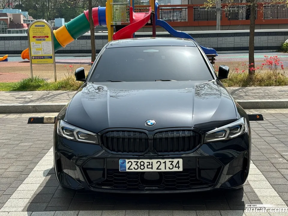 BMW 3 Series 320i M 2023 — фото 1, купить с доставкой в Москву