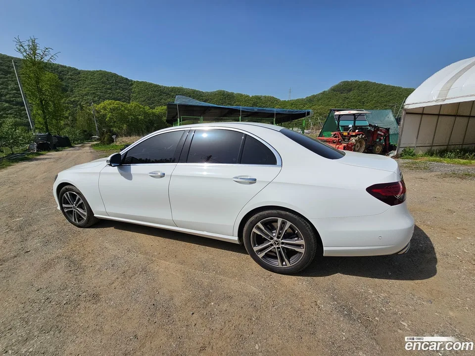 Mercedes-Benz E-Class E350 4MATIC 2022 — миниатюра 3