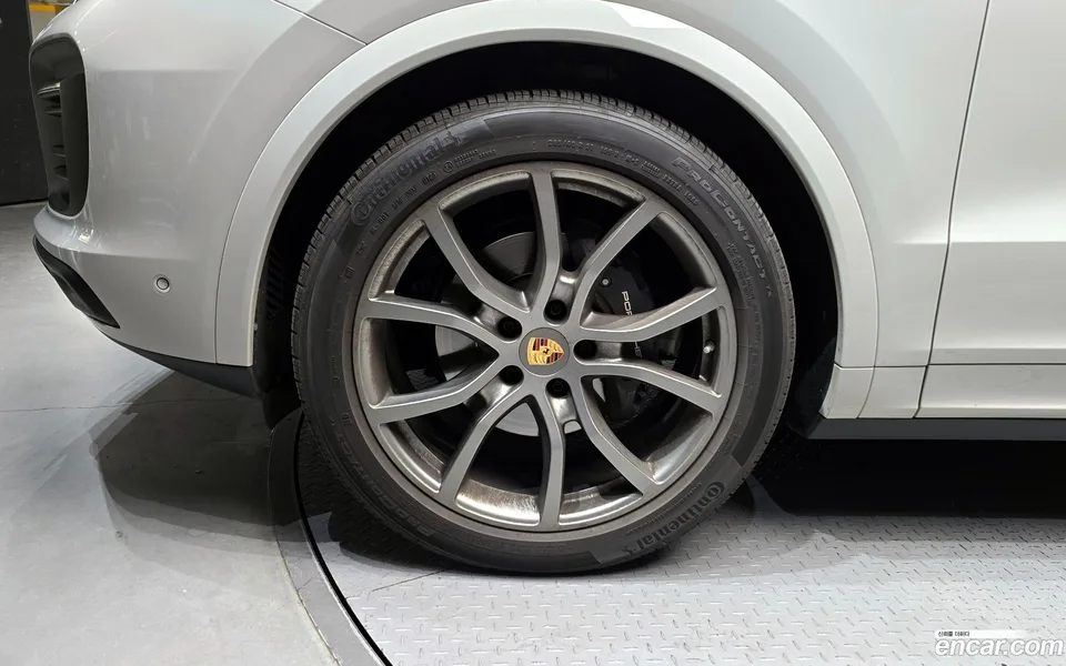 Porsche Cayenne 3.0 2023 — миниатюра 2