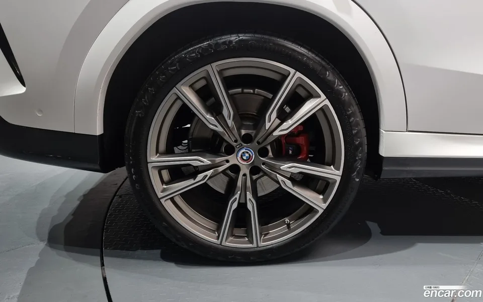 BMW X6 M50i 2022 — миниатюра 2