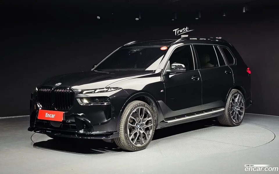 BMW X7 xDrive 40d M 6 2023 — фото 1, купить с доставкой в Москву