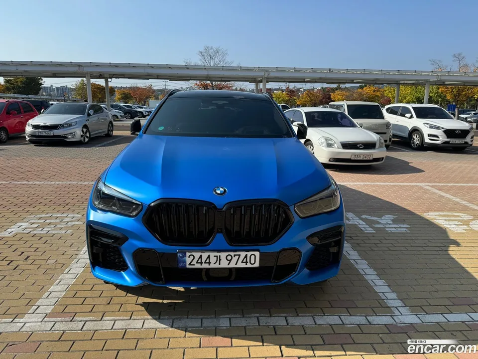 BMW X6 xDrive30d M 2023 — фото 1, купить с доставкой в Москву