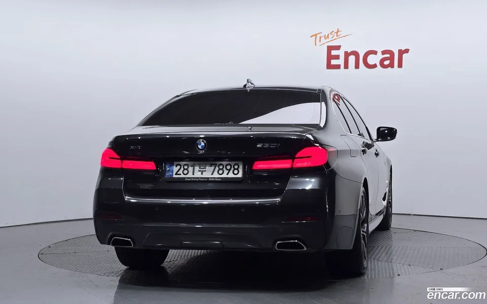 BMW 5 Series 530i xDrive M 2023 — миниатюра 4