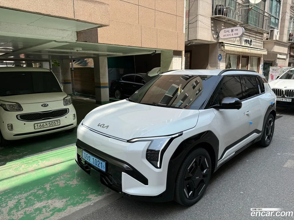 Kia EV3 2WD 2025 — фото 1, купить с доставкой в Москву