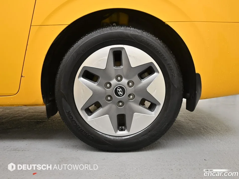 Hyundai Staria 2WD 2023 — миниатюра 2