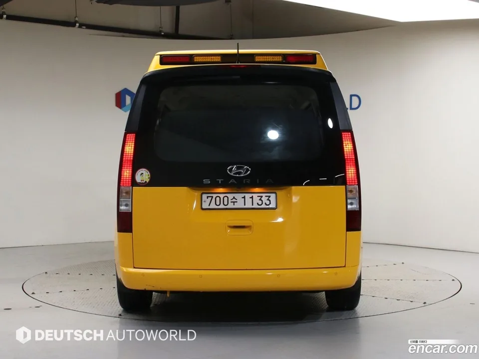 Hyundai Staria 2WD 2023 — миниатюра 4