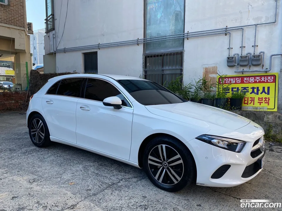 Mercedes-Benz A-Class A220 2022 — миниатюра 3