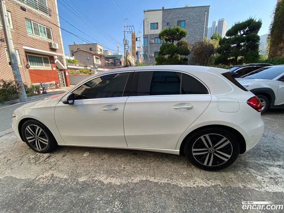 Mercedes-Benz A-Class A220 2022 — миниатюра 4