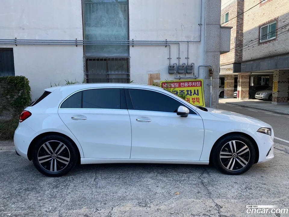 Mercedes-Benz A-Class A220 2022 — миниатюра 5