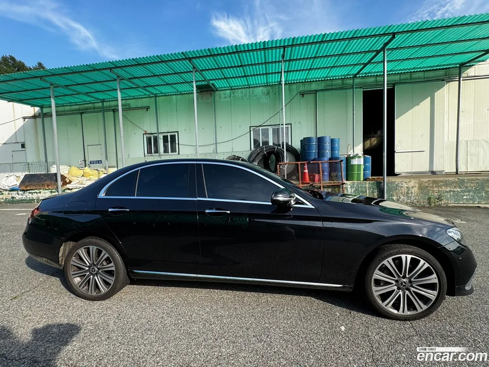 Mercedes-Benz E-Class E350 4MATIC 2022 — миниатюра 3