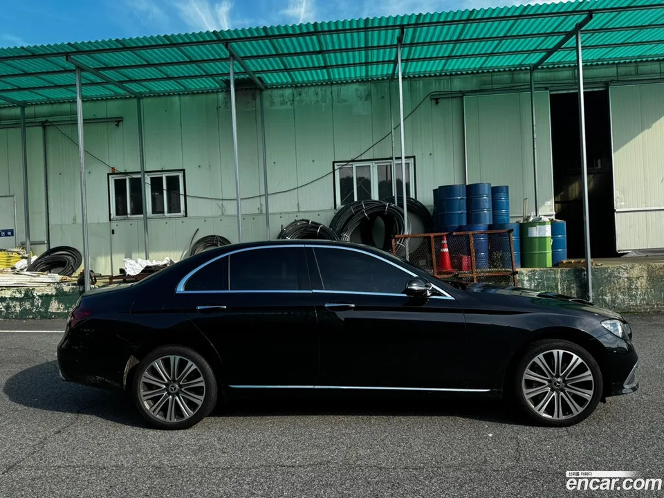 Mercedes-Benz E-Class E350 4MATIC 2022 — миниатюра 4