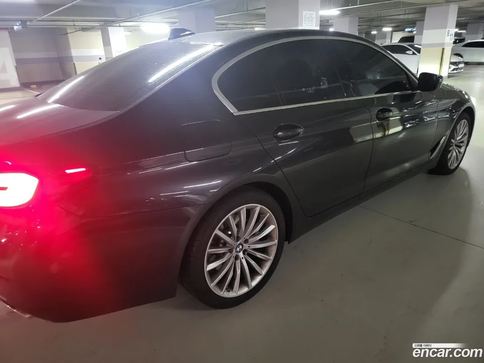 BMW 5 Series 530i 2023 — миниатюра 3