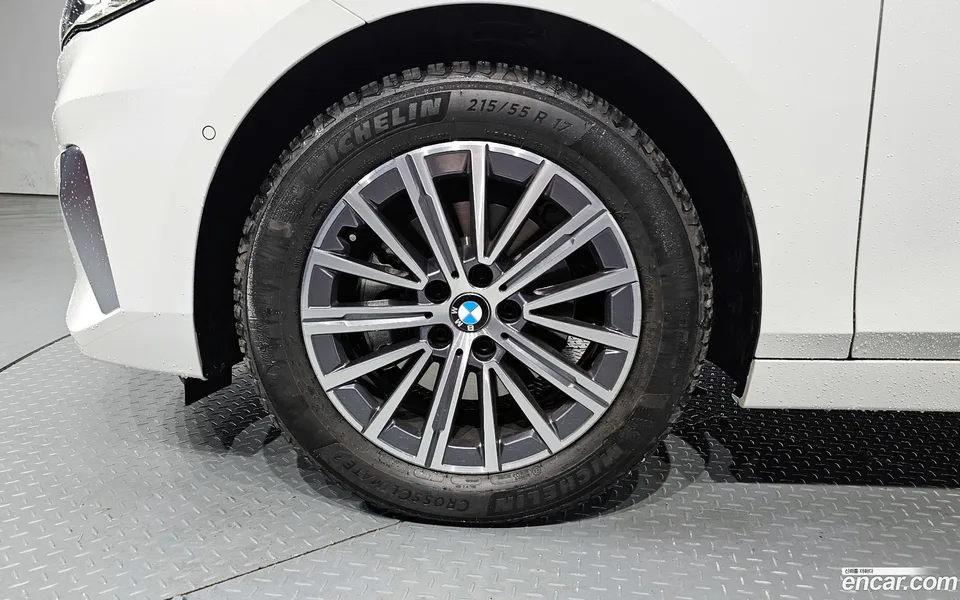 BMW 2 Series Active Tourer 220i 2024 — миниатюра 2