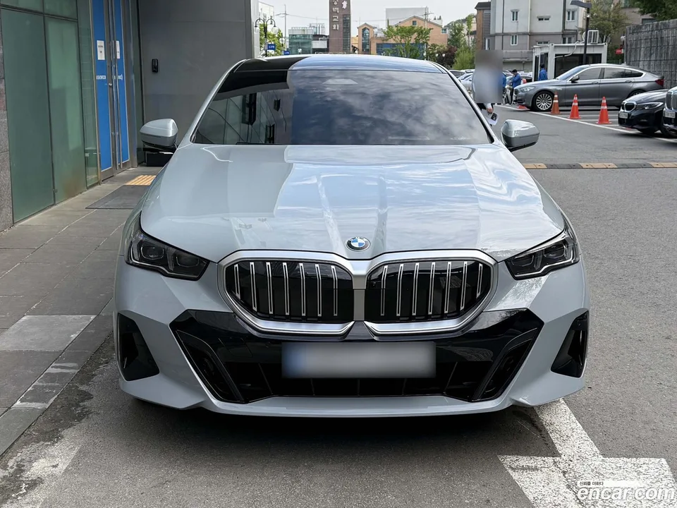 BMW 5 Series 530i xDrive M 2025 — миниатюра 3