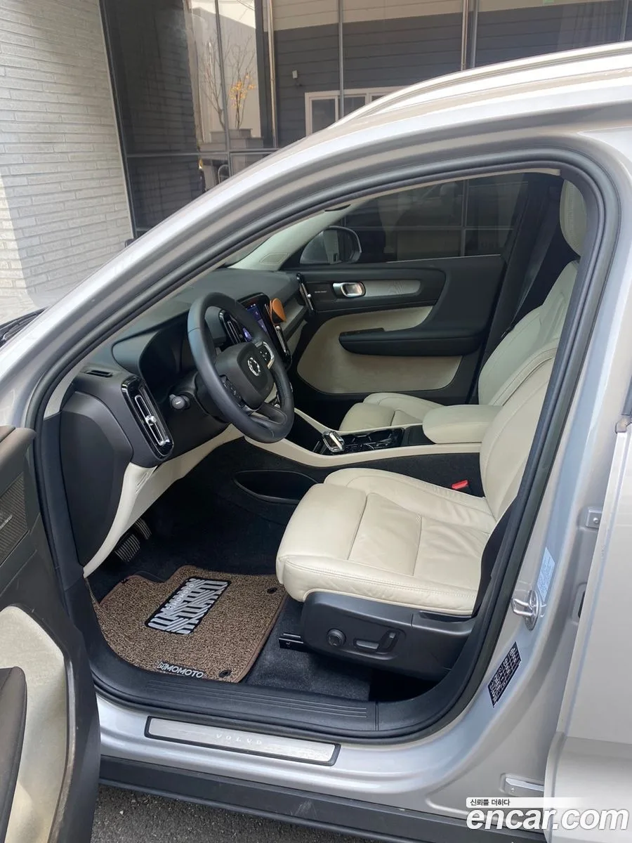 Volvo XC40 B4 2023 — миниатюра 5