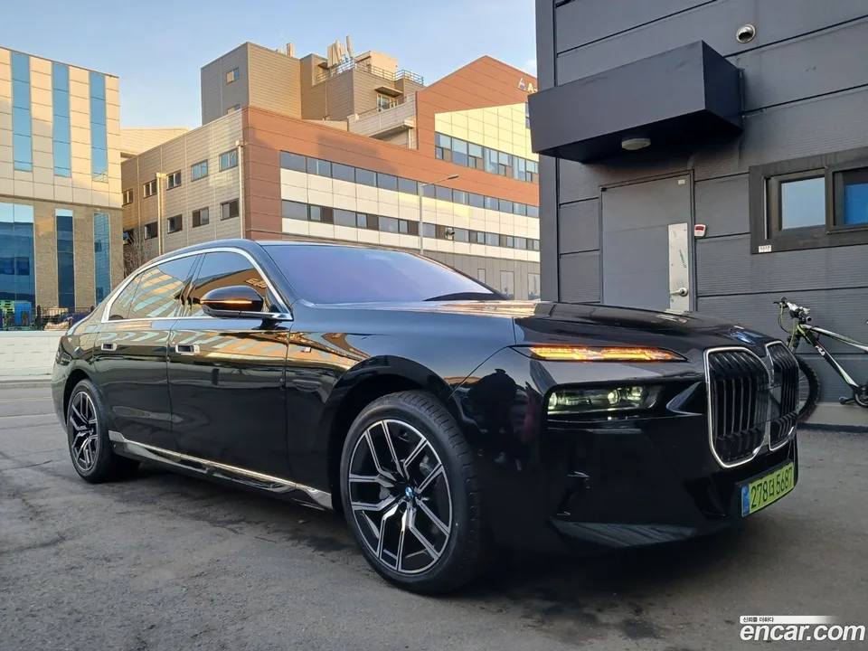 BMW 7 Series 740i xDrive M 2025 — миниатюра 3