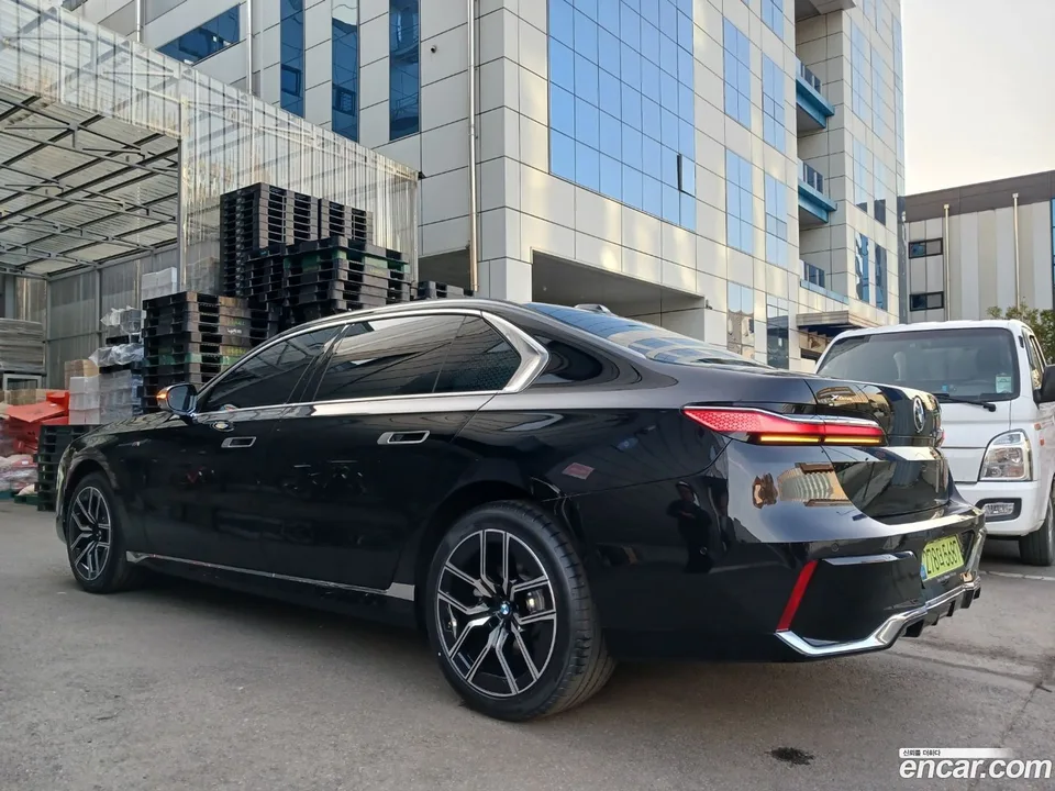 BMW 7 Series 740i xDrive M 2025 — миниатюра 4
