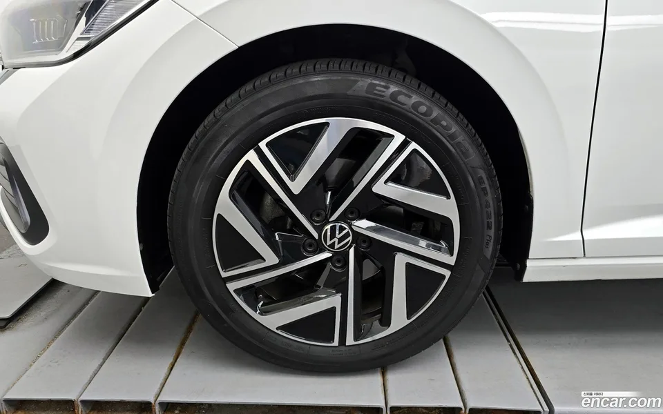 Volkswagen Jetta 1.5 TSI 2023 — миниатюра 5
