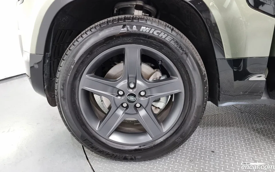 Land Rover Defender 110 P300 X- SE 2024 — миниатюра 5