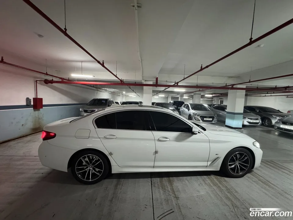 BMW 5 Series 520i M 2023 — миниатюра 2
