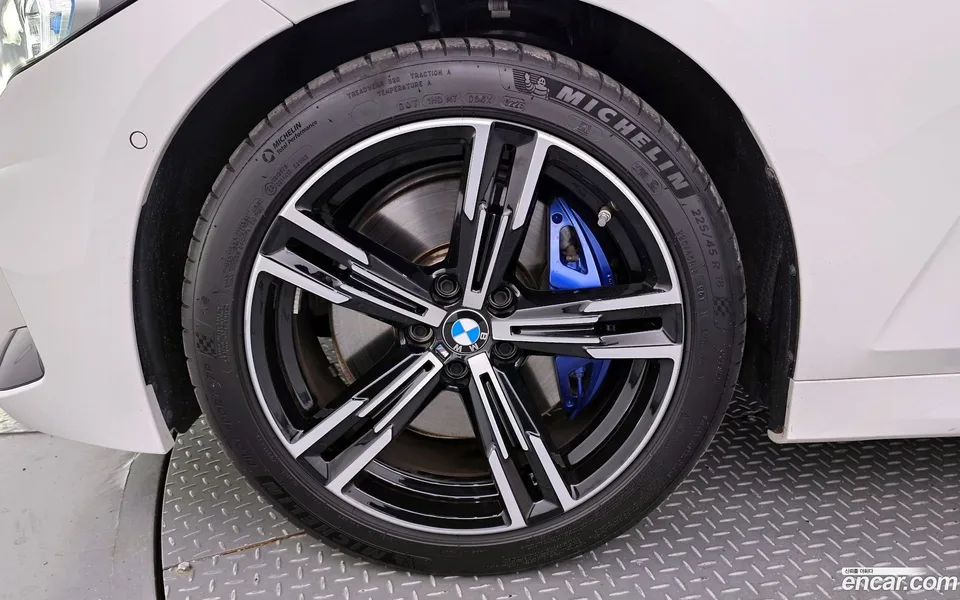 BMW 3 Series 320i M 2023 — миниатюра 2