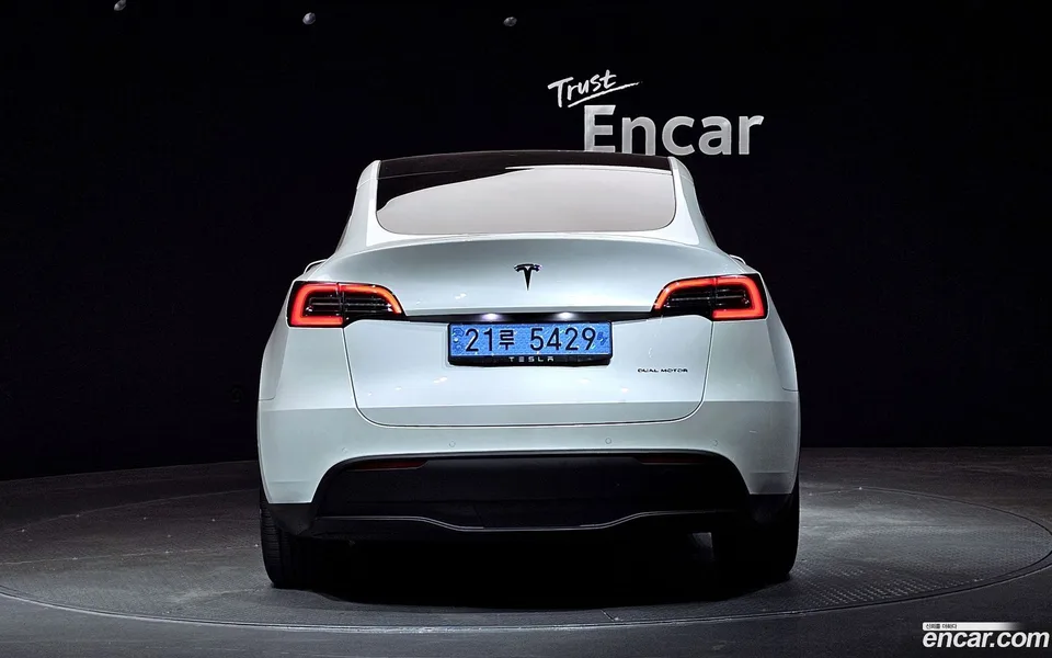 Tesla Model Y AWD 2022 — миниатюра 4
