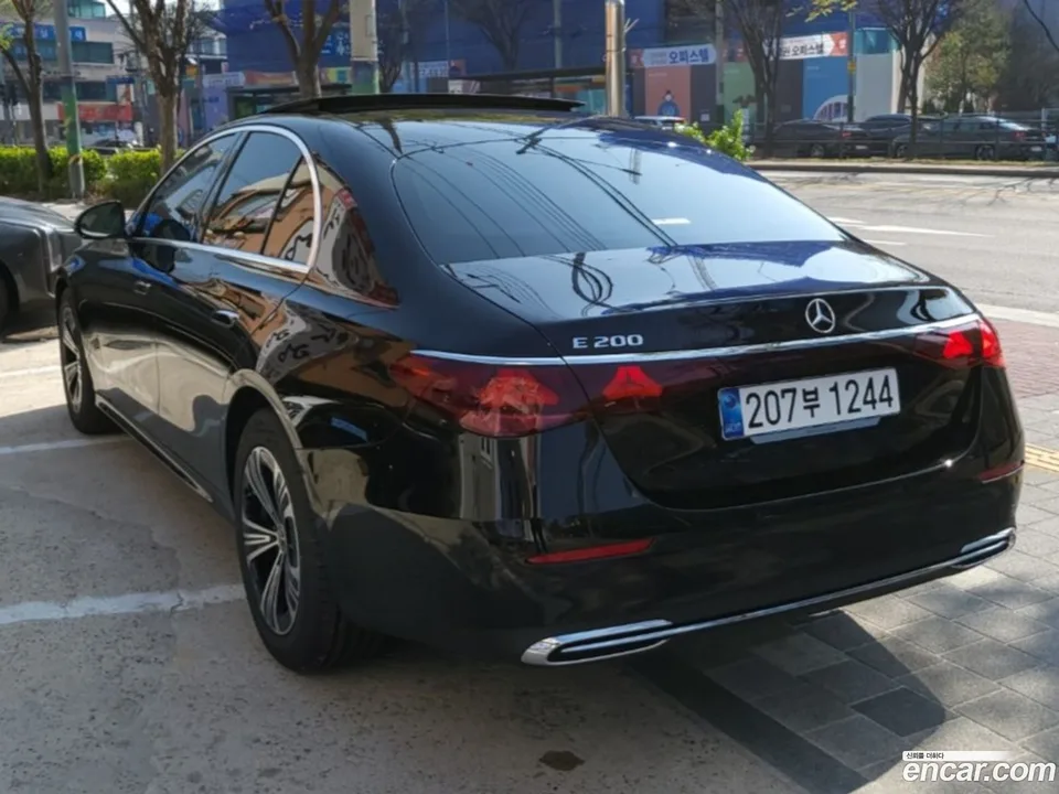 Mercedes-Benz E-Class E200 2025 — миниатюра 3