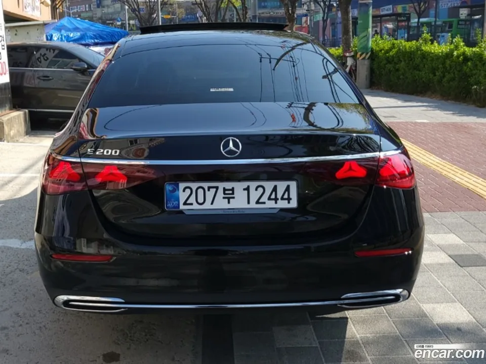 Mercedes-Benz E-Class E200 2025 — миниатюра 4