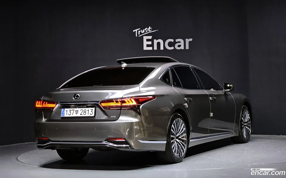 Lexus LS 500h 3.5 AWD 2024 — миниатюра 2