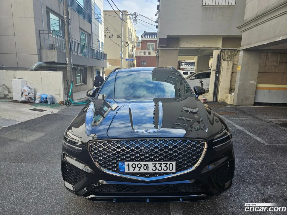 Genesis GV70 2.5T 2WD 2024 — фото 1, купить с доставкой в Москву