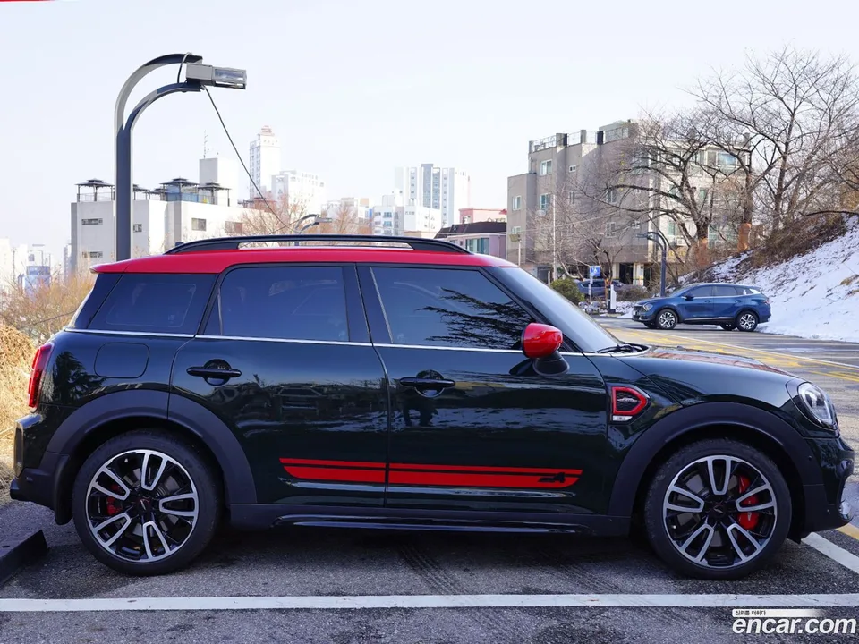MINI Cooper S Countryman JCW 2023 — миниатюра 5